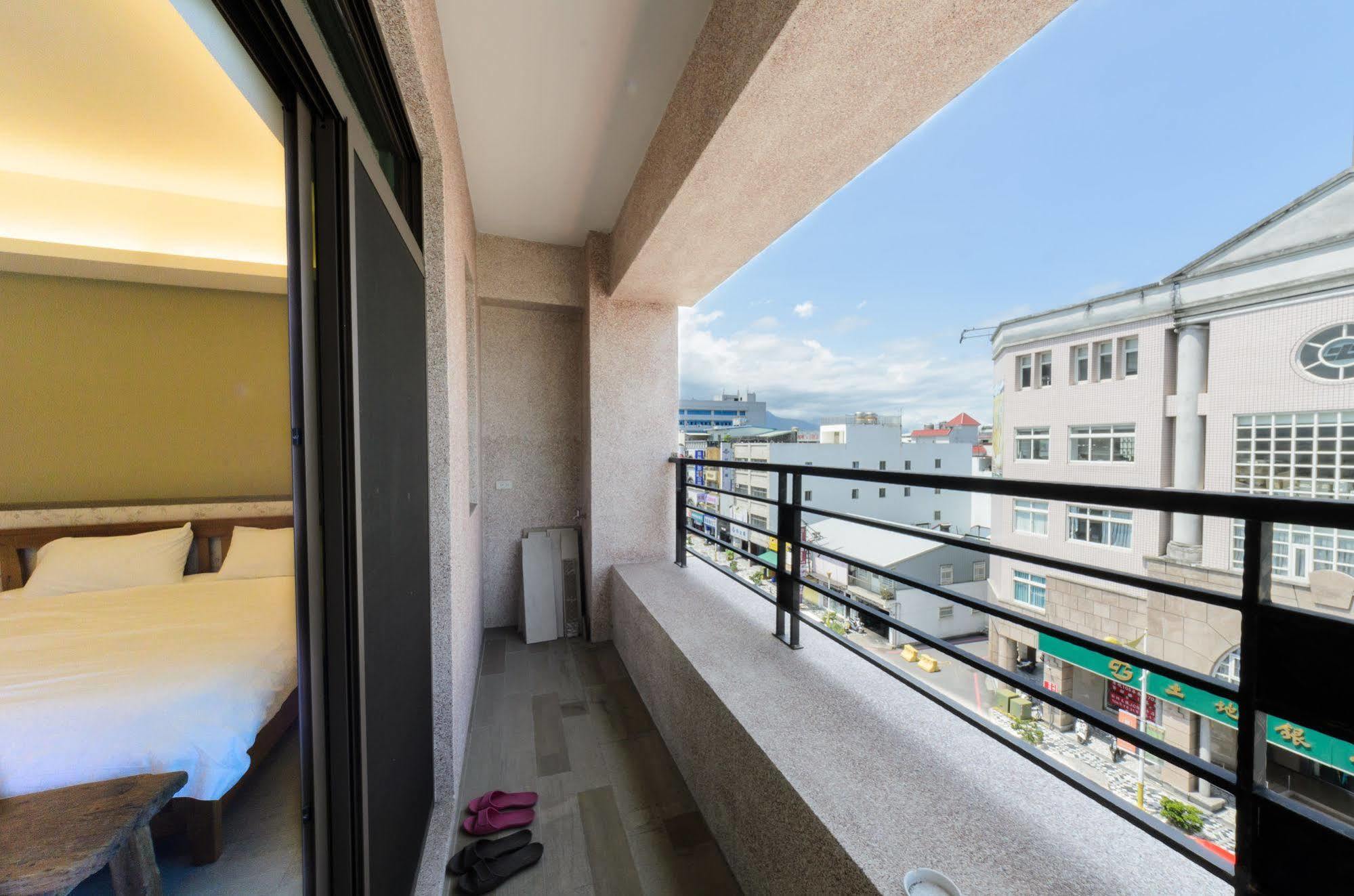 Jhongshan Building Bed And Breakfast Hualien Eksteriør billede